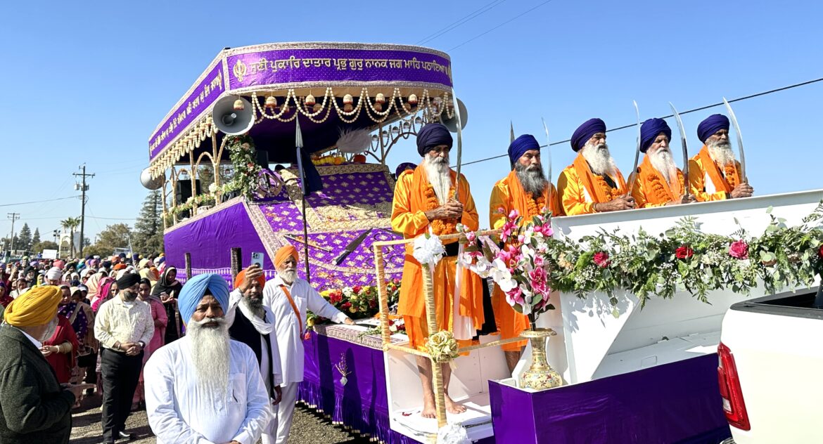 ਗੁਰਦੁਆਰਾ ਗੁਰੂ ਨਾਨਕ ਪ੍ਰਕਾਸ਼ ਫਰਿਜ਼ਨੋ ਵਲੋਂ ਸਜਾਏ ਨਗਰ ਕੀਰਤਨ ਦੌਰਾਨ ਚਮਕਿਆ ਖਾਲਸਾਈ ਰੰਗ