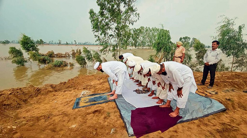 ਲੋਹੀਆਂ ਖੇਤਰ ਵਿੱਚ ਹੜ੍ਹਾਂ ਨੇ ਧਾਰਮਿਕ ਹੱਦਾਂ ਮੇਟੀਆਂ