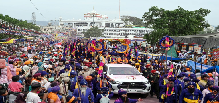 ਆਨੰਦਪੁਰ ਸਾਹਿਬ ਵਿਖੇ ਖ਼ਾਲਸਾਈ ਸ਼ਾਨ ਦਾ ਪ੍ਰਤੀਕ ਹੋਲਾ ਮਹੱਲਾ ਸਜਾਇਆ ਗਿਆ